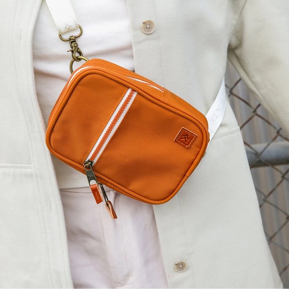 NWT Thread Crossbody Bag - Picture 4 of 9